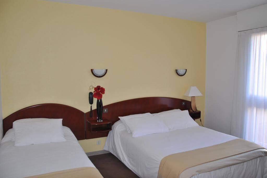 Hotel Le Ty-Lann Saint-Ave Exterior photo